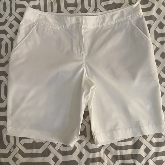 Tommy Bahama white shorts - Picture 1 of 2